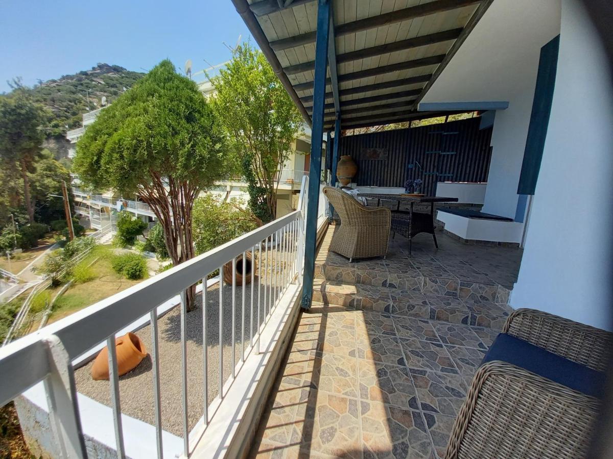 Apartamento Balcony By The Sea PalaiónTsiflíkion Exterior foto