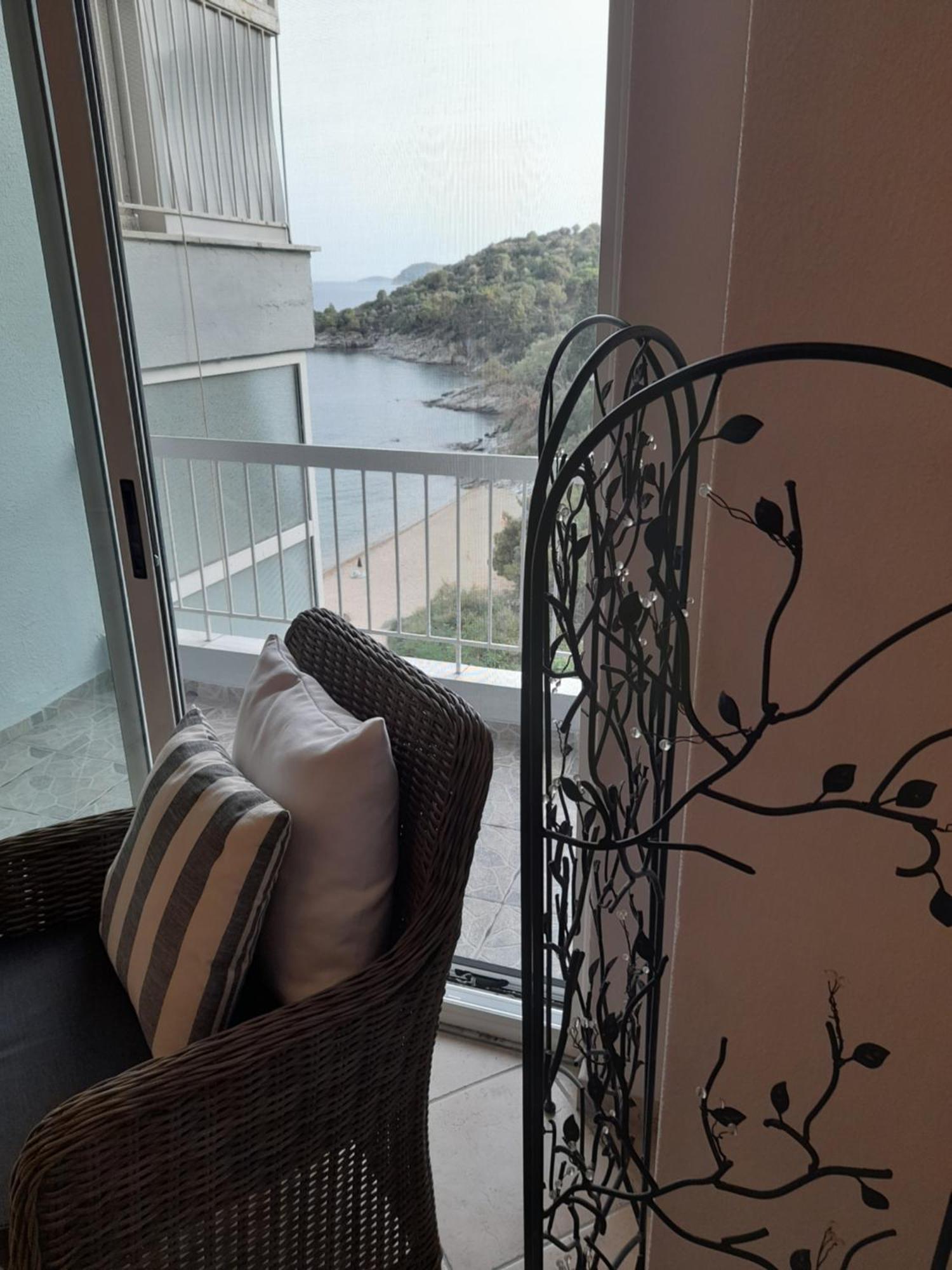 Apartamento Balcony By The Sea PalaiónTsiflíkion Exterior foto